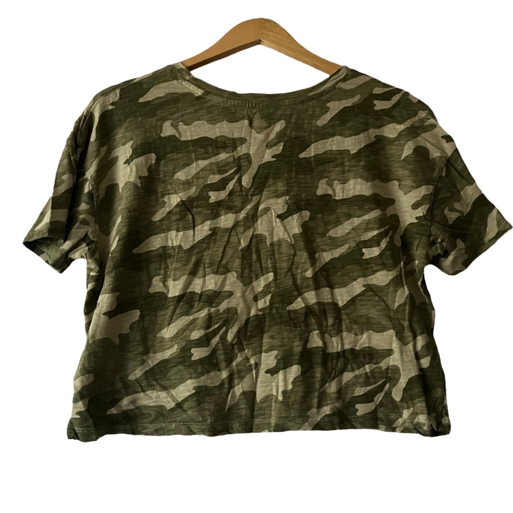 5/$25 Old Navy Cropped Camo TShirt Size Medium Green Cotton Blend Casual Tee